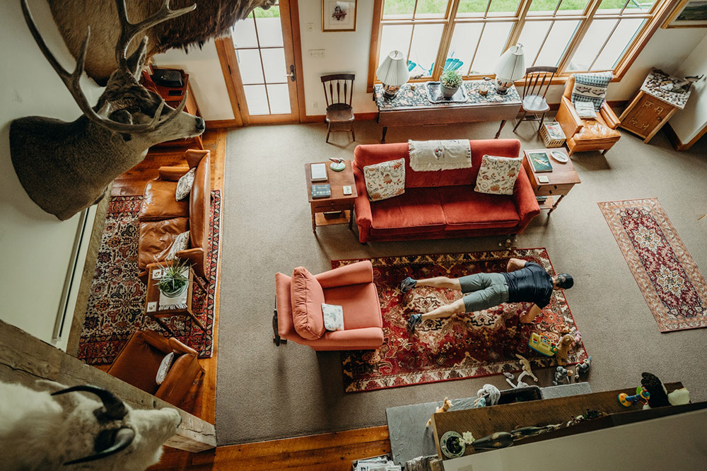 Working out at home Pushups at the house
